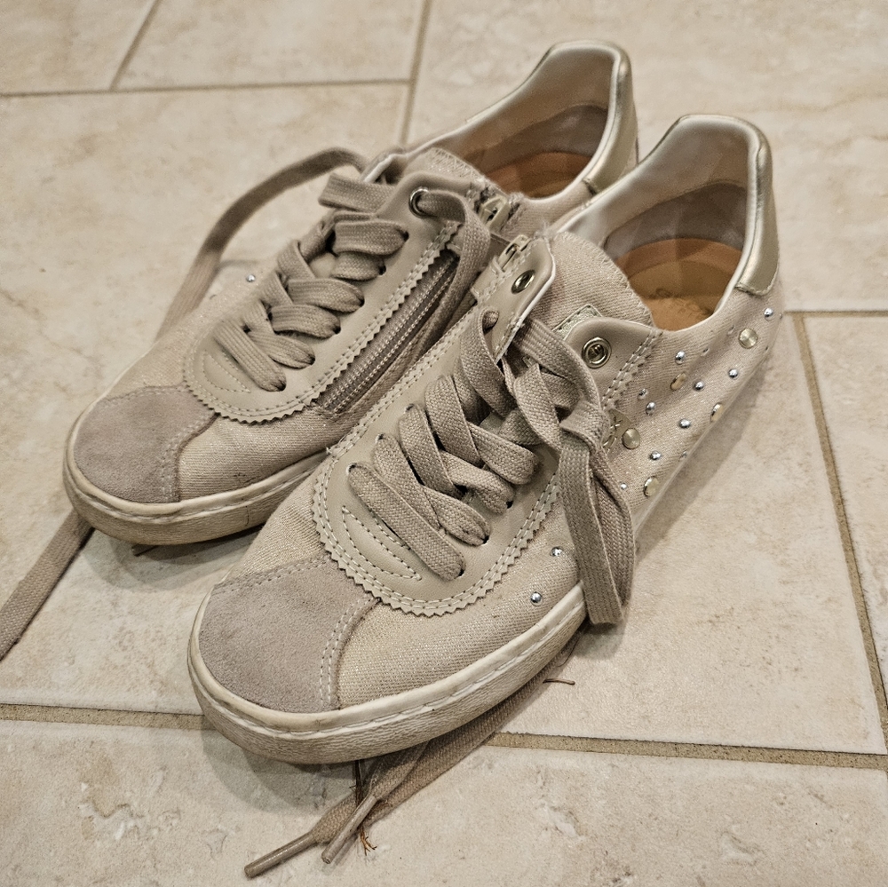 GEOX GIRLS SHOES SIZE US 4 VERY GOOD PRE-OWNED CONDITION
